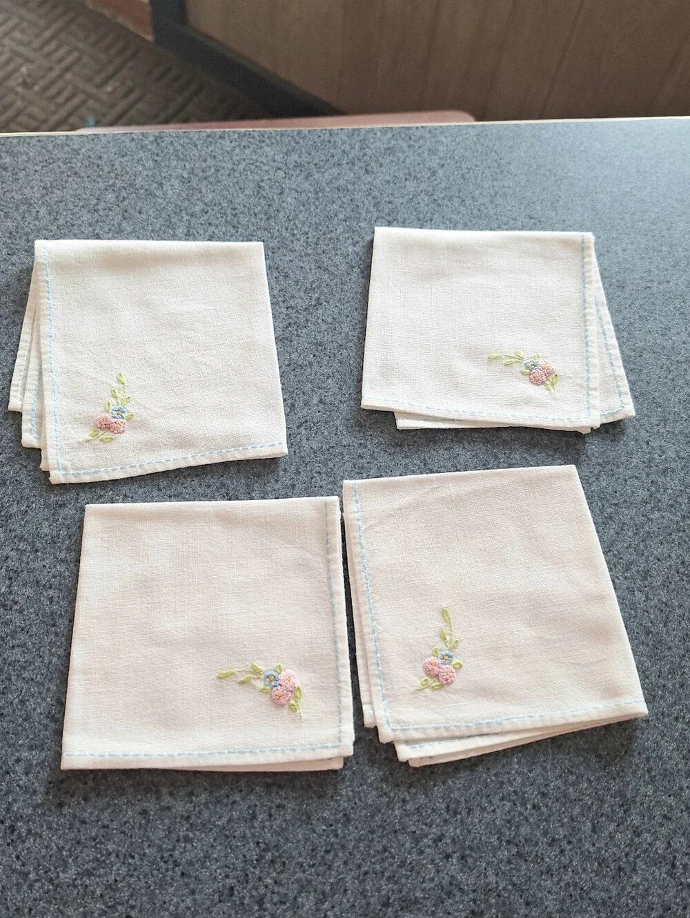 Vintage Handmade Embroidered Basket & Flowers Linen Tablecloth & Nakin Set